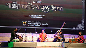 বৃষ্টিমুখর সন্ধ্যায় ধ্রুপদী সুর-ছন্দের মূর্ছনা