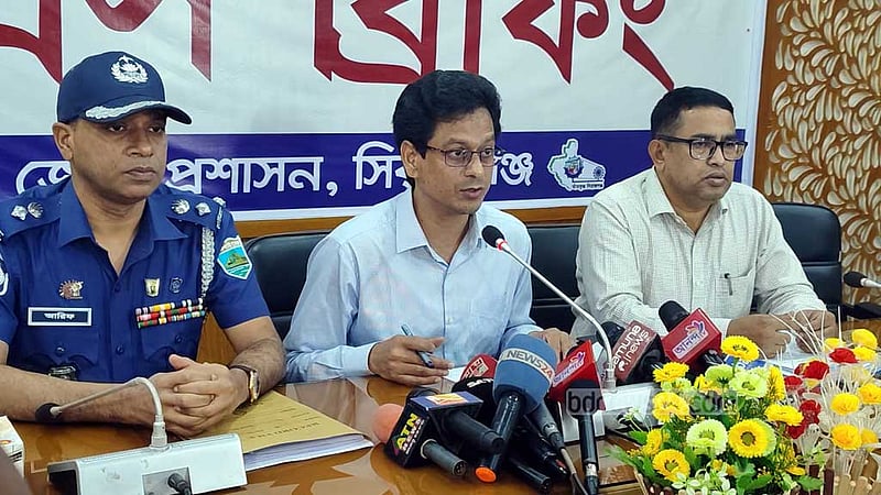 সিরাজগঞ্জে প্রার্থীর পক্ষে গোপন বৈঠক, ৫ প্রিজাইডিং কর্মকর্তা গ্রেপ্তার