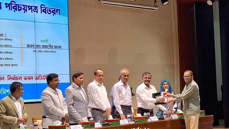 ‘বীর মুক্তিযোদ্ধা’ খচিত স্মার্ট কার্ড  বিতরণ শুরু