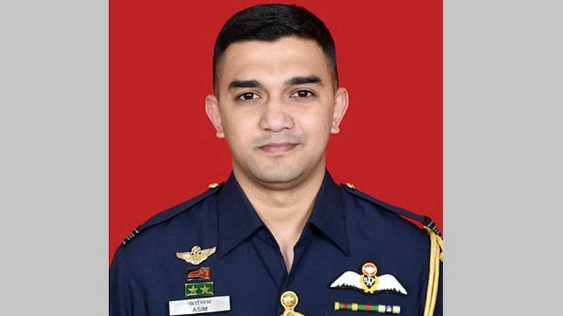 বিমান বাহিনীর উড়োজাহাজ বিধ্বস্ত, বৈমানিকের মৃত্যু