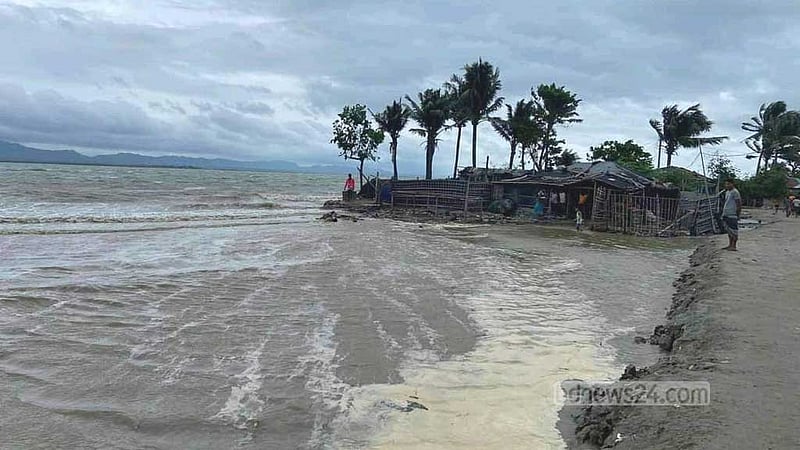 সাগরে বাড়ছে পানি, ভাঙছে সেন্টমার্টিন