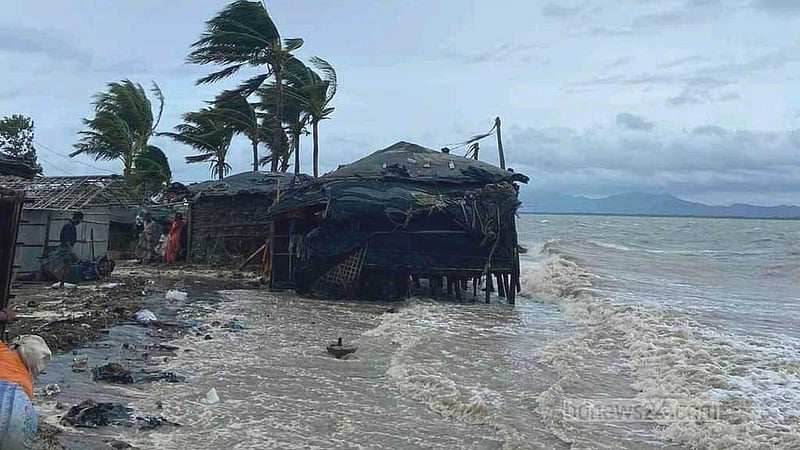 নিম্নচাপ: সারাদেশে বৃষ্টির আভাস, ১৫ জেলায় জলোচ্ছ্বাসের শঙ্কা