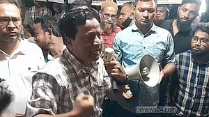 ‘অটোপাস এমপি’ রমেশকে বিতাড়িত করার হুমকি আওয়ামী লীগ নেতার