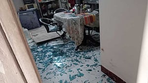 বাড্ডায় বিস্ফোরণ: গেইট খুলে গায়ে পড়লে মারা যান সোলায়মান