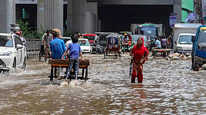 এক ঘণ্টার বৃষ্টিতে সয়লাব মিরপুর