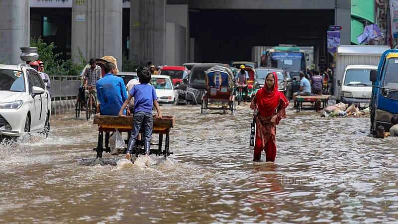 এক ঘণ্টার বৃষ্টিতে সয়লাব মিরপুর