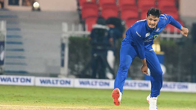 বাংলাদেশকে গুঁড়িয়ে বিশ্ব ক্রিকেটে বার্তা দিলেন আল্লাহ মোহাম্মাদ গাজানফার