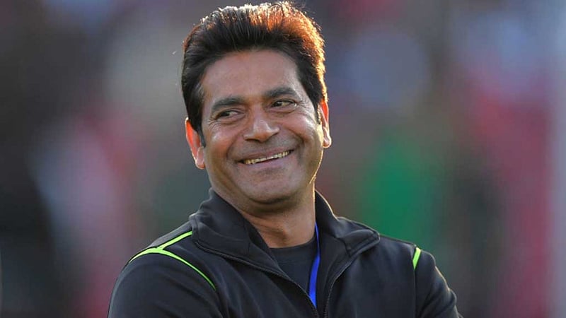 সাদা বলে পাকিস্তানের ভারপ্রাপ্ত কোচ আকিব জাভেদ