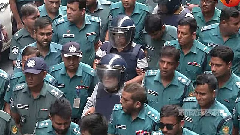 বিএসএমএমইউতে আসাদুজ্জামান নূরকে হেনস্তা