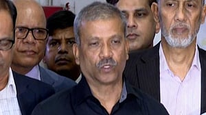ঢালাও মামলায় সরকার ‘বিব্রত’: আইন উপদেষ্টা