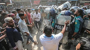 ব্যাটারিচালিত রিকশার চালকদের বিক্ষোভ