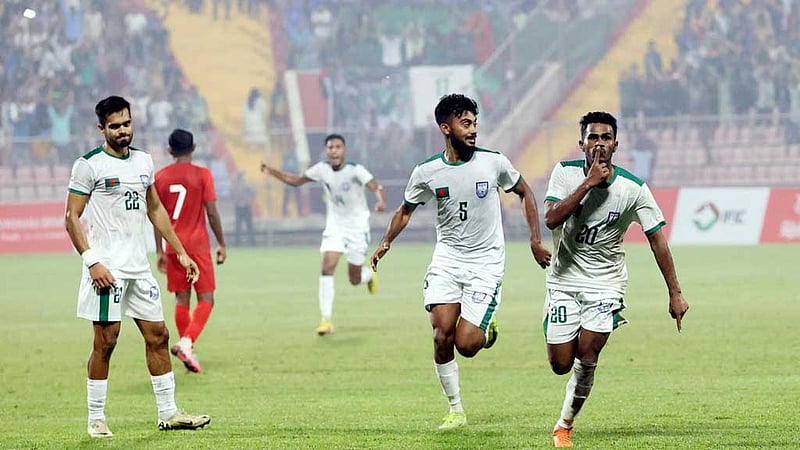 জনি ও পাপনের জাদুতে জয়ের আনন্দ বাংলাদেশের