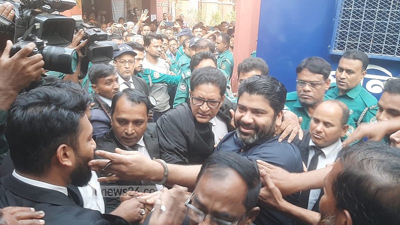 বরিশালে ২ মামলায় মঈন আব্দুল্লাহ চার দিনের রিমান্ডে