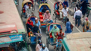 প্রধান সড়কে থেমে নেই ব্যাটারি রিকশা