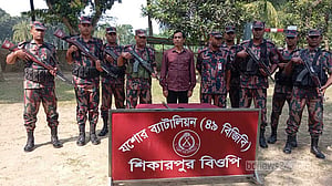 বেনাপোল সীমান্ত থেকে গাজীপুর সিটির সাবেক প্যানেল মেয়র আটক