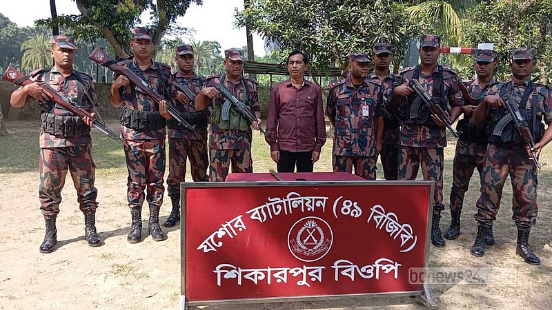 বেনাপোল সীমান্ত থেকে গাজীপুর সিটির সাবেক প্যানেল মেয়র আটক