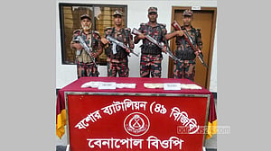 বেনাপোলে ট্রেনে মিলল কোটি টাকার কোকেন ও হেরোইন