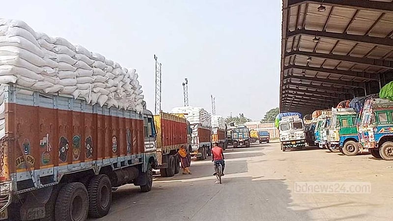 লোকসানের আশঙ্কায় চাল আমদানিতে অনীহা ব্যবসায়ীদের