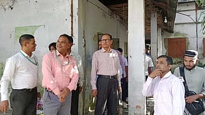 স্কুলে গিয়ে স্মৃতিকাতর উপদেষ্টা বিধান রঞ্জন