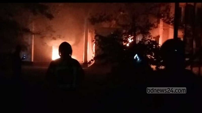 চাঁদপুরে সাবেক মন্ত্রী মায়া চৌধুরীর বাড়িতে লুটপাট-আগুন