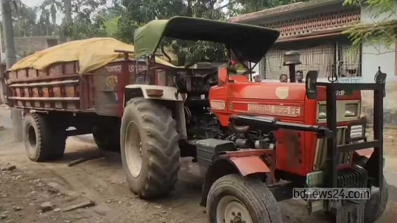 চাঁপাইনবাবগঞ্জে ট্রাক্টরের ধাক্কায় প্রাণ গেল সাইকেল আরোহী শিক্ষার্থীর