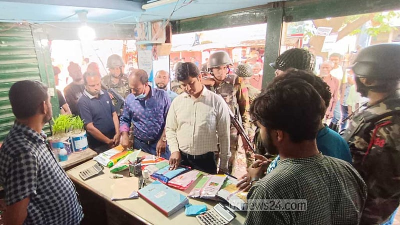 চুয়াডাঙ্গায় চড়া দামে সার বিক্রি, ২ ব্যবসায়ীকে জরিমানা