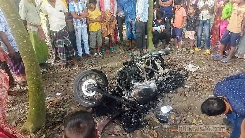 চুয়াডাঙ্গায় ব্যবসায়ীকে মোটরসাইকেলসহ পুড়িয়ে হত্যা