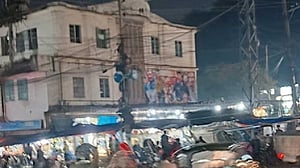 ‘যৌনকর্মী’ খেদানোর নামে তল্লাশি, জনরোষে দুই শিক্ষার্থী