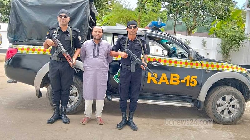 কক্সবাজারে ৪৪টি মামলার পলাতক আসামি গ্রেপ্তার