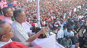 বিএনপিকে ‘থামাতে গেলে’ ধ্বংস হতে হয়: সরকারকে আমীর খসরু