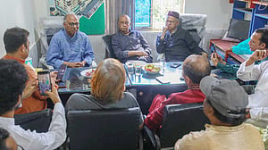 নির্বাচনের দাবিতে সক্রিয় হওয়াটা ভুল হচ্ছে: মাহমুদুর রহমান