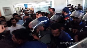 ৮ বাসযাত্রীকে পুড়িয়ে হত্যা: সাবেক আইজিপি শহীদুল হক ২ দিনের রিমান্ডে