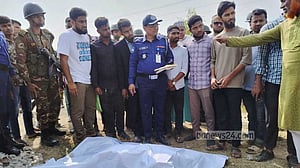 ট্রেনের নিচে ইজিবাইক: নিহত বেড়ে ৭, ‘রেল ক্রসিংটি অবৈধ’