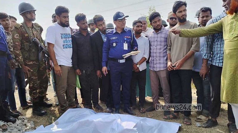 ট্রেনের নিচে ইজিবাইক: নিহত বেড়ে ৭, ‘রেল ক্রসিংটি অবৈধ’