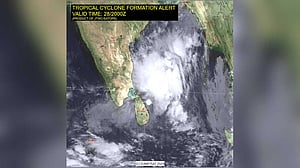 সাগরে ঘূর্ণিঝড় ফেইনজাল, বন্দরে ২ নম্বর সংকেত