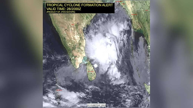 সাগরে ঘূর্ণিঝড় ফেইনজাল, বন্দরে ২ নম্বর সংকেত
