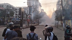 ঢাকা কলেজের ‘দেড়শ’ শিক্ষার্থী আহত, সিটি কলেজ সরিয়ে নেওয়ার দাবি