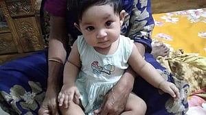 মালামালের সঙ্গে ফুটফুটে শিশুটিকেও নিয়ে গেছে ডাকাতরা