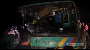 ধামরাইয়ে বাস-ট্রাক মুখোমুখি, ৪ পোশাক শ্রমিক নিহত
