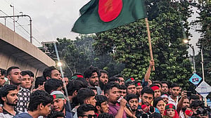 ফারুকীসহ ‘ফ্যাসিবাদের দোসরদের’ অপসারণ দাবিতে ঢাবিতে বিক্ষোভ