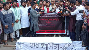 আওয়ামী লীগের রাজনীতি: গণভোট চায় ছাত্র অধিকার পরিষদ