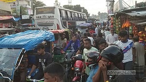 যানজটে অসহনীয় ভোগান্তি সাদুল্লাপুরবাসীর