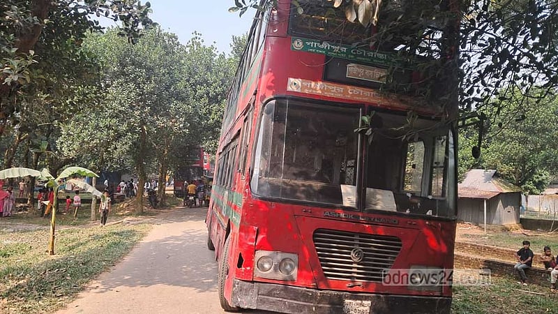 গাজীপুরে পিকনিক বাস বিদ্যুতায়িত, বিশ্ববিদ্যালয়ের ৩ ছাত্রের মৃত্যু