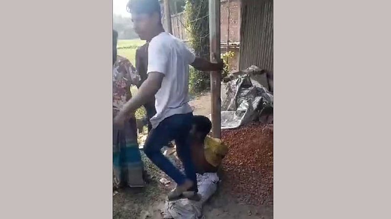 গাজীপুরে খুঁটির সঙ্গে বেঁধে যুবককে নির্যাতন, আটক ১
