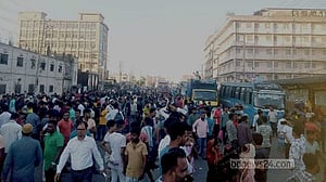 বেতন পেলেন গাজীপুরের টিএনজেড গ্রুপের শ্রমিকরা, শনিবার খুলবে কারখানা