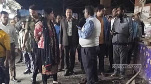 কোটালীপাড়ায় রাস্তা-ফুটপাতের দুই শতাধিক অবৈধ স্থাপনা উচ্ছেদ