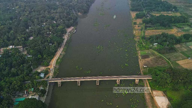 মধুমতির কচুরিপানা সরিয়ে ২৫ দিন পর ৬ জেলার নৌ চলাচল সচল