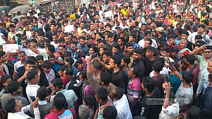 চিন্ময় দাশের মুক্তির দাবিতে জেলায় জেলায় বিক্ষোভ