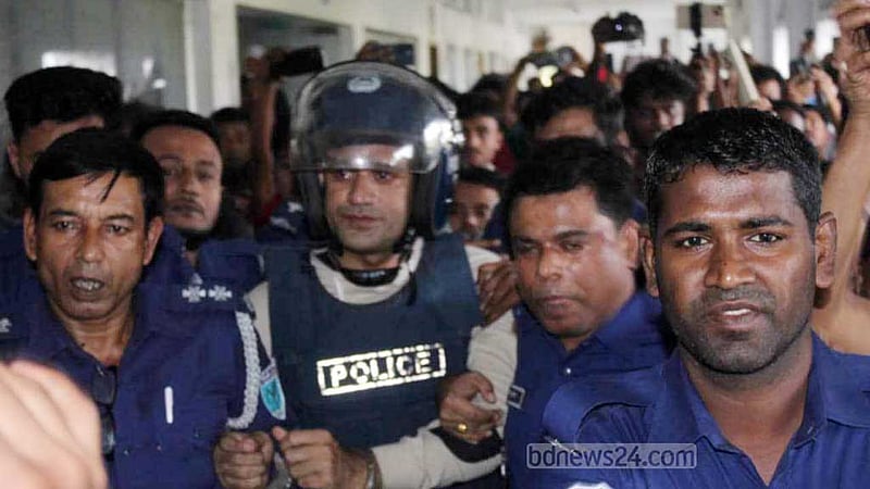 হবিগঞ্জে ২ দিনের রিমাণ্ডে ব্যারিস্টার সুমন, প্রিজনভ্যানে ছোড়া হল ডিম