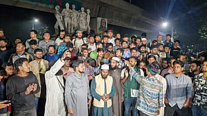 হাসনাত-সারজিসকে 'ট্রাকচাপায় হত্যাচেষ্টার' প্রতিবাদে ঢাবিতে বিক্ষোভ মিছিল